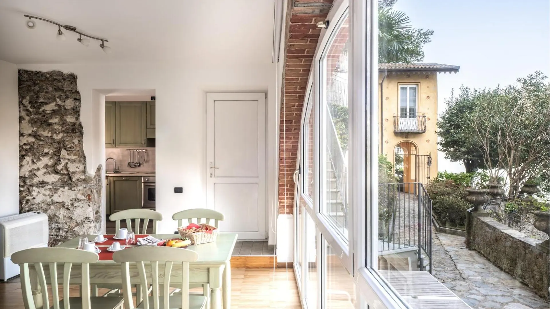 Rosa Dei Venti - Lake View Apartments & Suites ベッラーノ 0*,