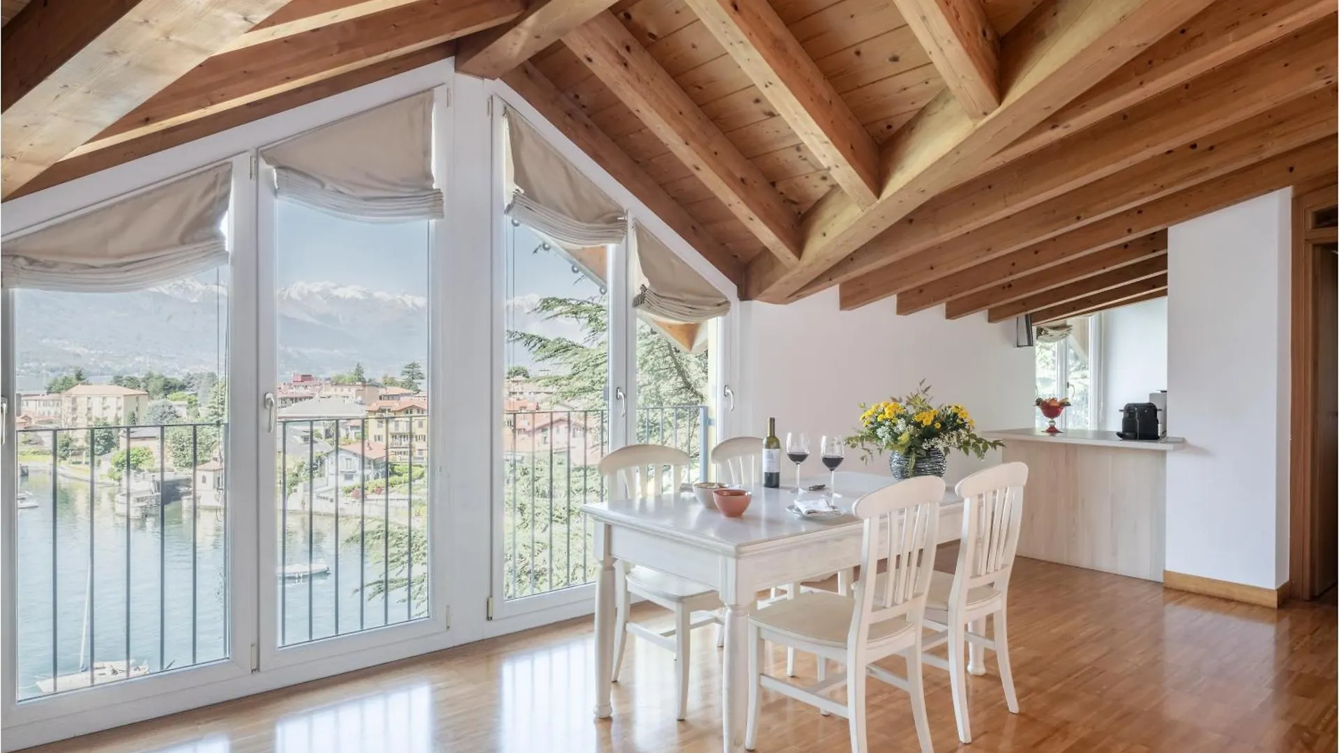 Rosa Dei Venti - Lake View Apartments & Suites ベッラーノ 0*,  イタリア